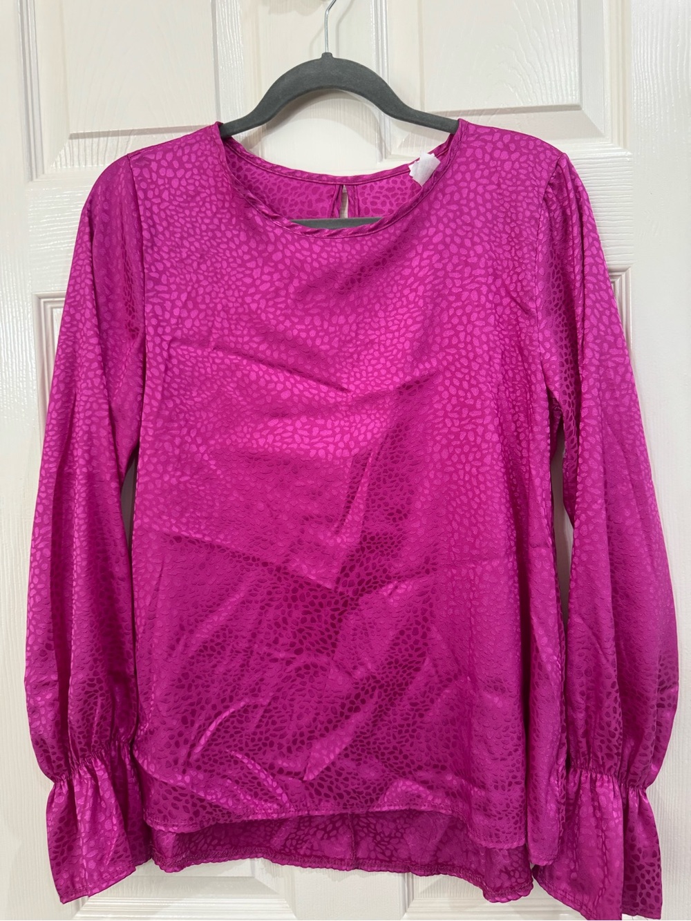 Acting Pro Fuchsia Satin Long-Sleeve Blouse